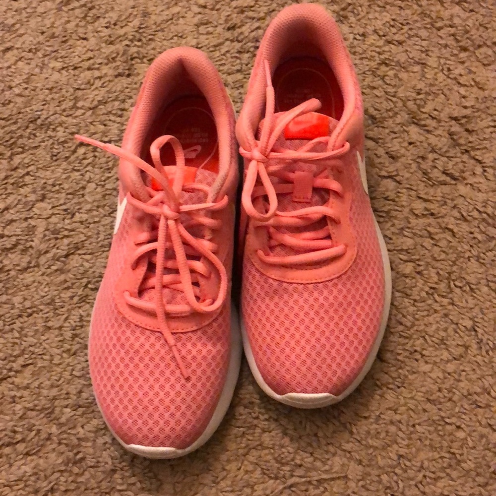 Nike pink tanjun